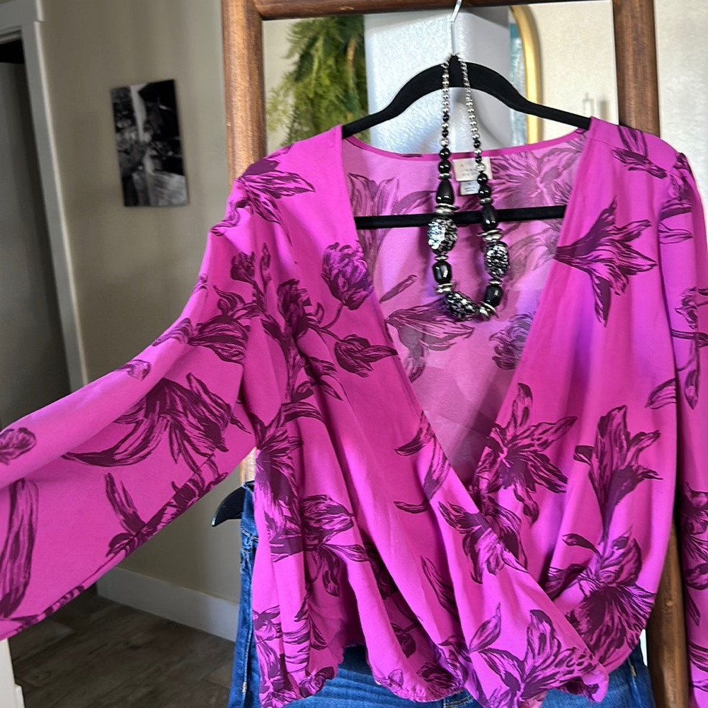 Beautiful flowy top, vibrant colors